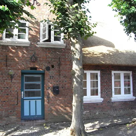 Altenteil Holiday home *
